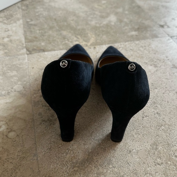 Michael Kors navy blue suede pumps size Women’s US 9.5 - Picture 3 of 3